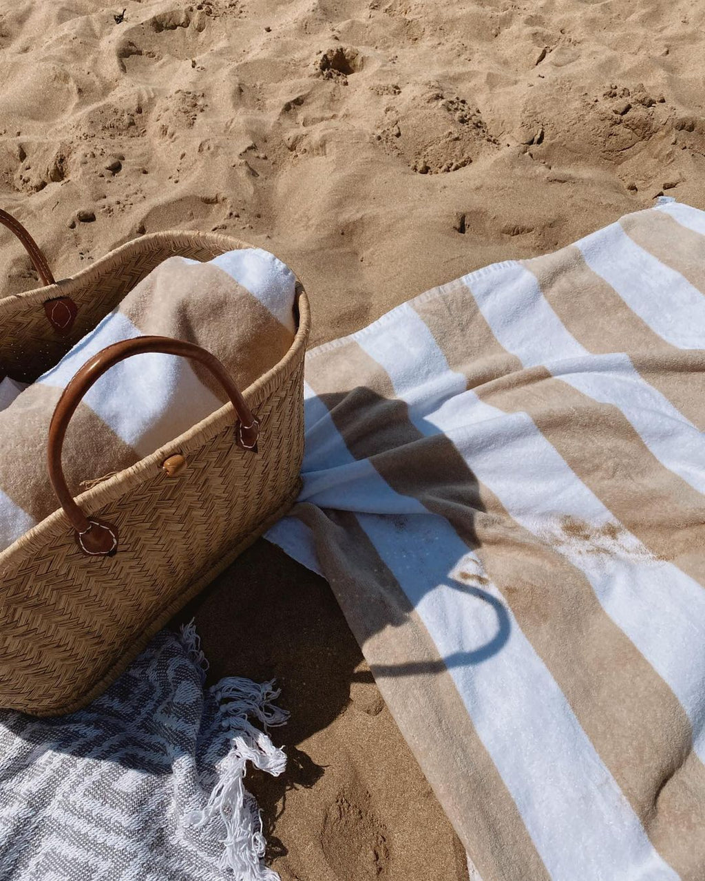 Toallón Beach Beige & Blanco | 15% OFF